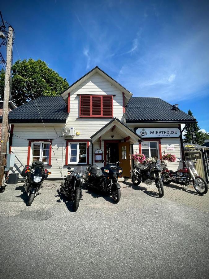 Aleksandri Guesthouse パルヌ エクステリア 写真
