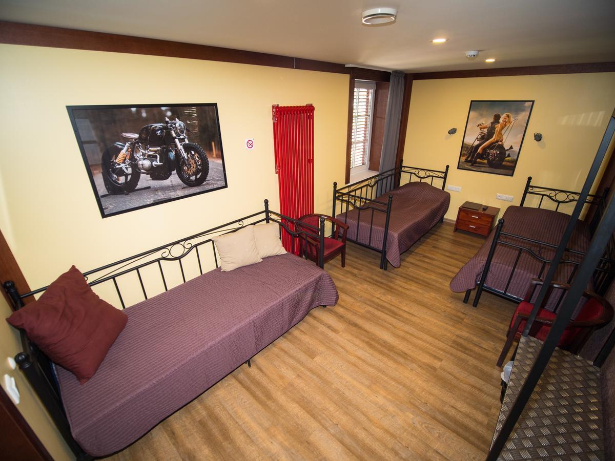Aleksandri Guesthouse パルヌ エクステリア 写真
